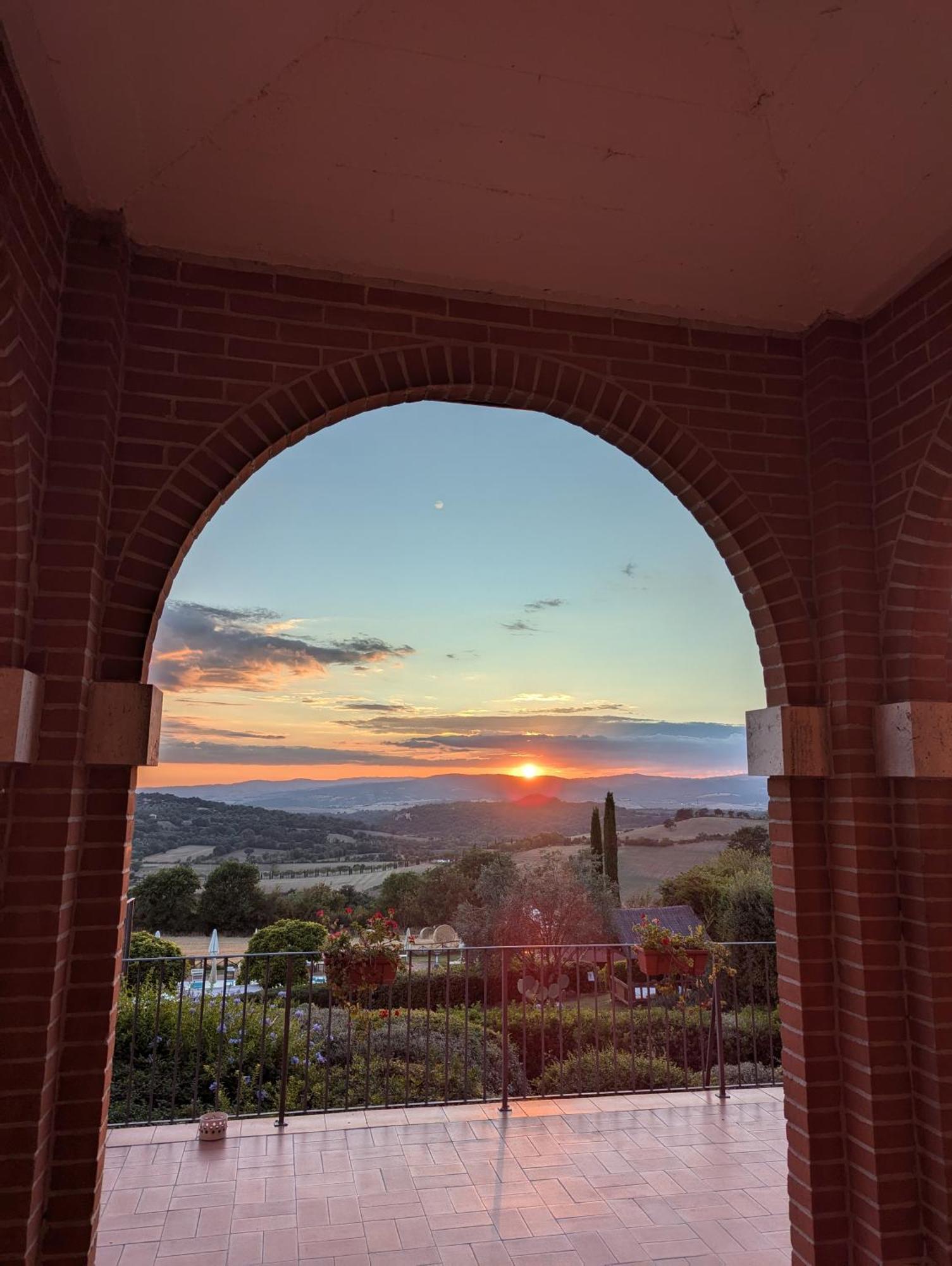 Saturnia Tuscany Hotel Manciano Esterno foto